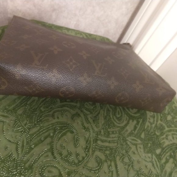 Louis Vuitton Monogram Pouch 26 - Picture 5 of 11